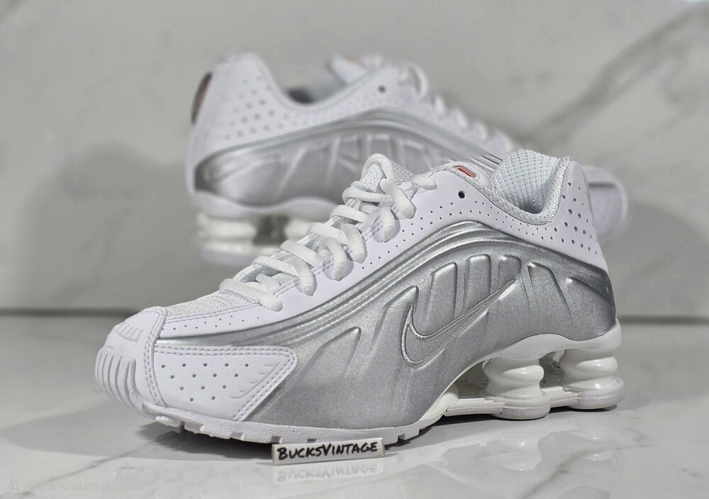 Nike Shox R4 White Metallic Silver Running Shoes AR3565-101 NEW Womens Size 5.5